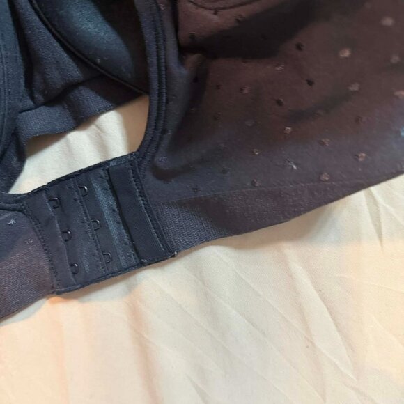 TWO Beauty by Bali Comfort Revolution Foam Wirefree Bras 36DD 1 Black & 1 White - Picture 8 of 14